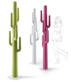 Appendiabiti In Polietilene, Disponibile In Diverse Finiture. Con Base Stabilizzatrice In Metallo.