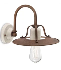 Applique Nicodemus Di Ferroluce, Color Ruggine Con Dettagli In Ceramica Craquele, Per Uno Stile Rustico.