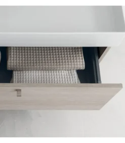 Composizione Bagno Del Gruppo B201 Di Compab, Realizzata Interamente In Italia.