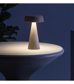 Con Un' Autonomia Di 18 Ore, Ricarica Con Cavo Usb E Sorgente Luminosa Classe Energetica D.