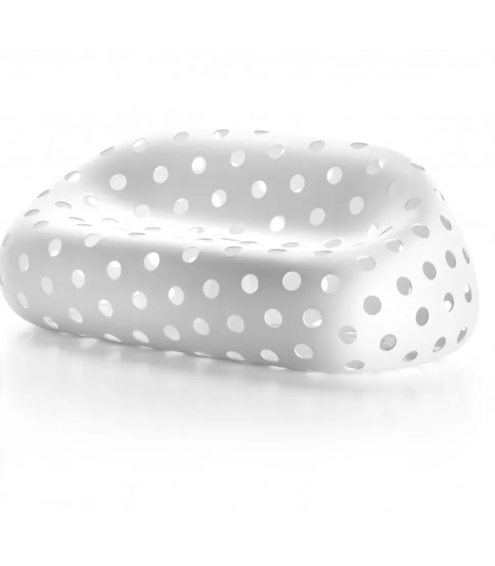 Divano Airball Di Plust, Realizzato Interamente In Italia In Polietilene Per L'Outdoor.