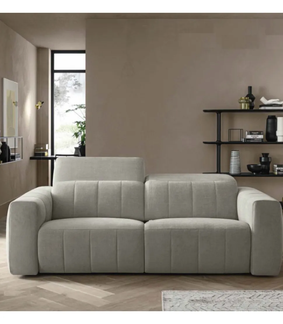 Divano Componibile Di Ultima Generazione, Unisce Al Confort Delle Imbottiture E Lavorazioni Di Pregio