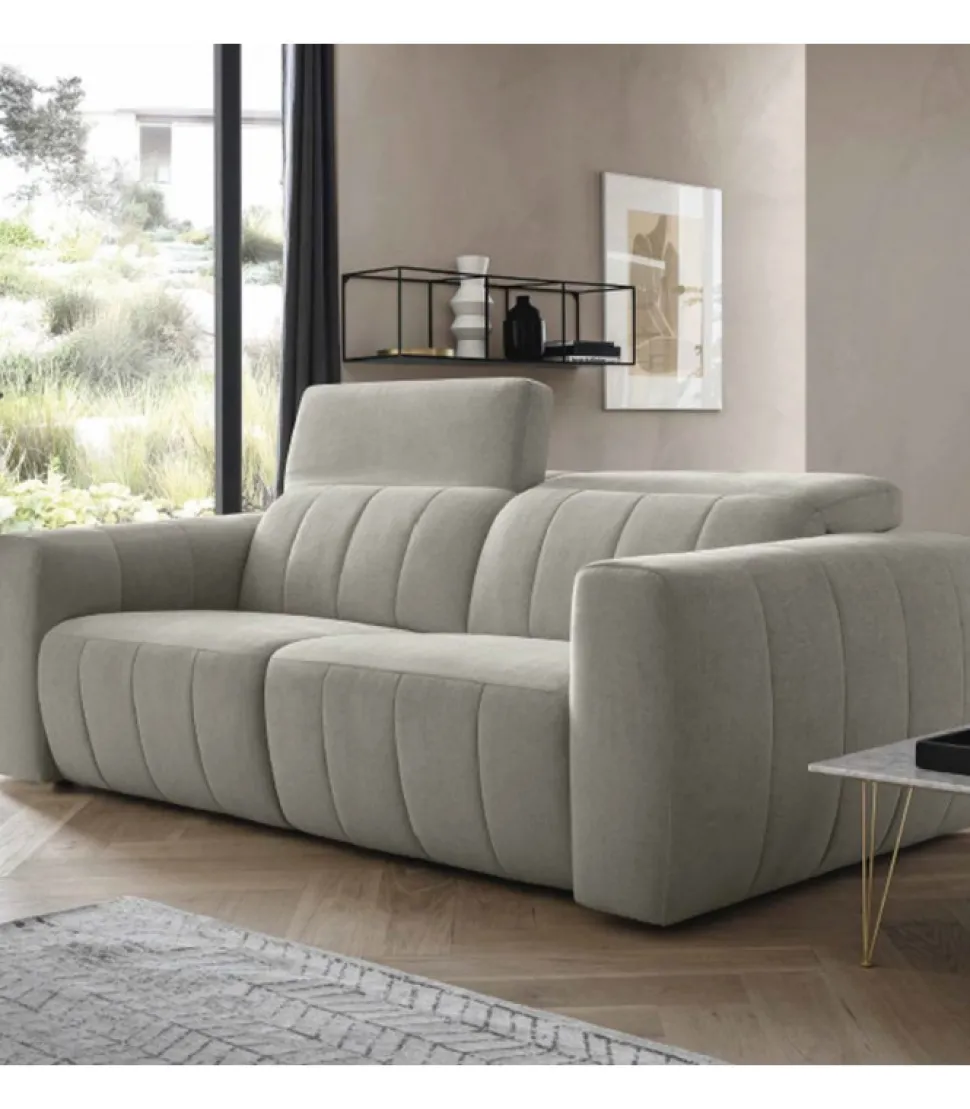 Divano Componibile Di Ultima Generazione, Unisce Al Confort Delle Imbottiture E Lavorazioni Di Pregio