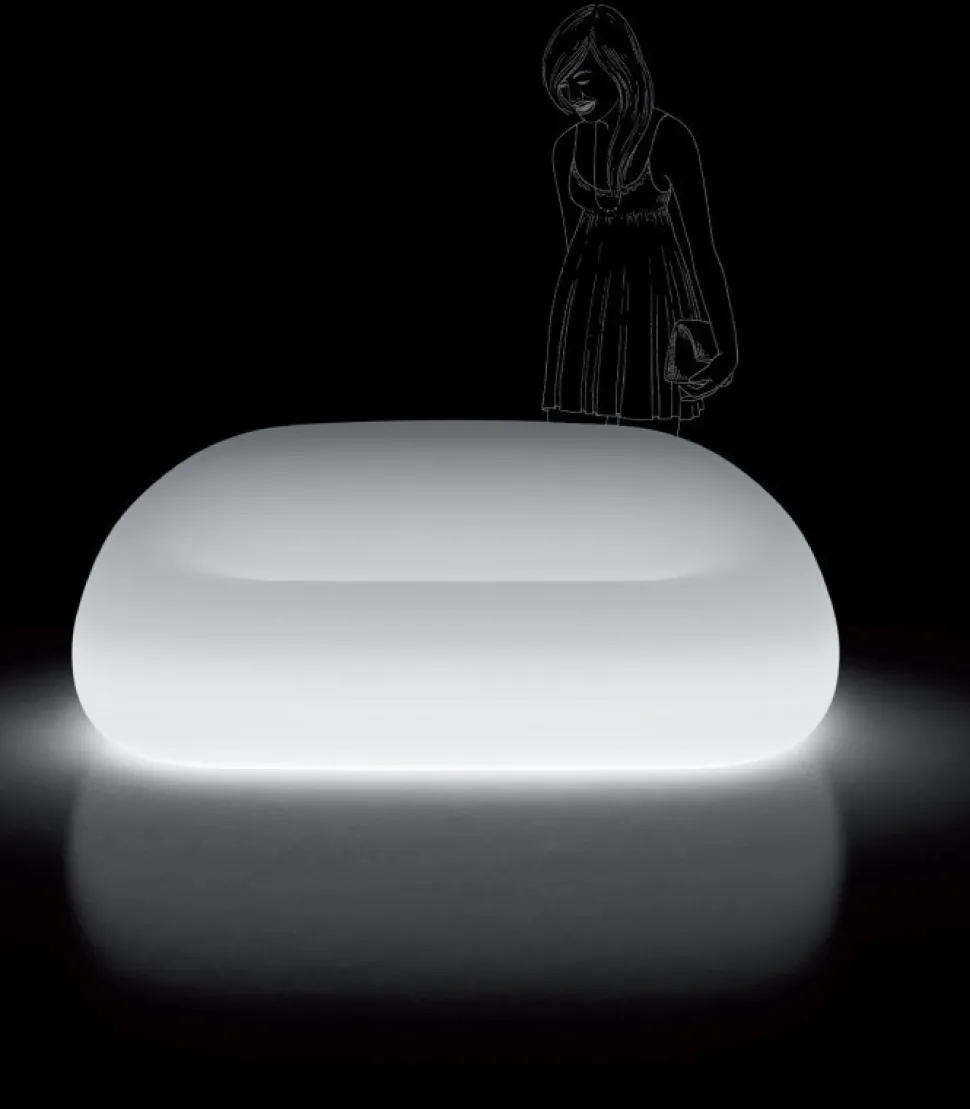 Divano In Polietilene Per Outdoor, Accessoriabile Di Kit Di Fissaggio E Luce E Led.