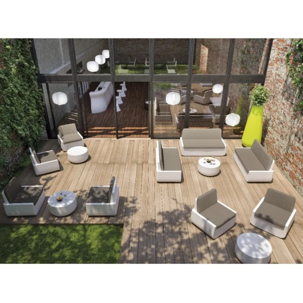 Divano Per Indoor E Outdoor, In Polietilene, Con Seduta E Schienale Imbottiti E Rivestiti, E Sfoderabile.