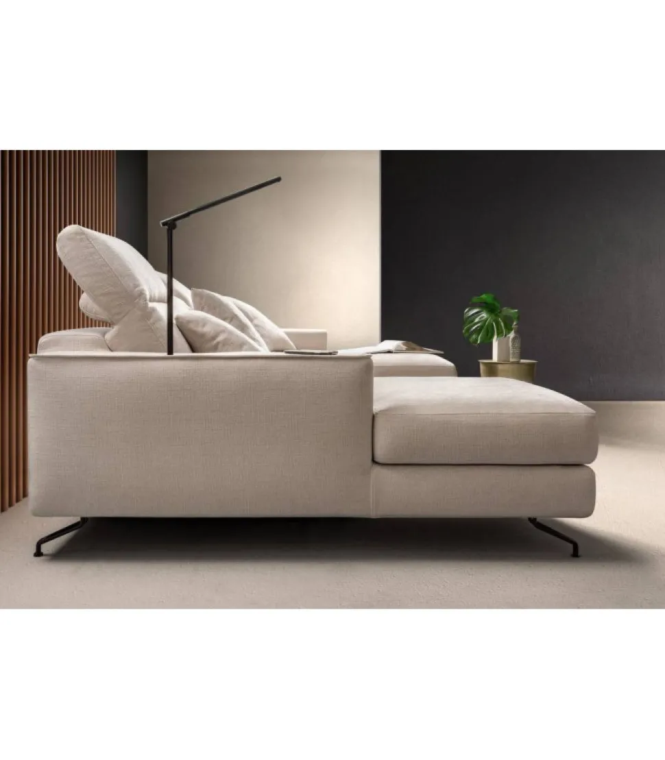 Divano Space Express Di Samoa Con Sistemi Integrati Relax E Runner