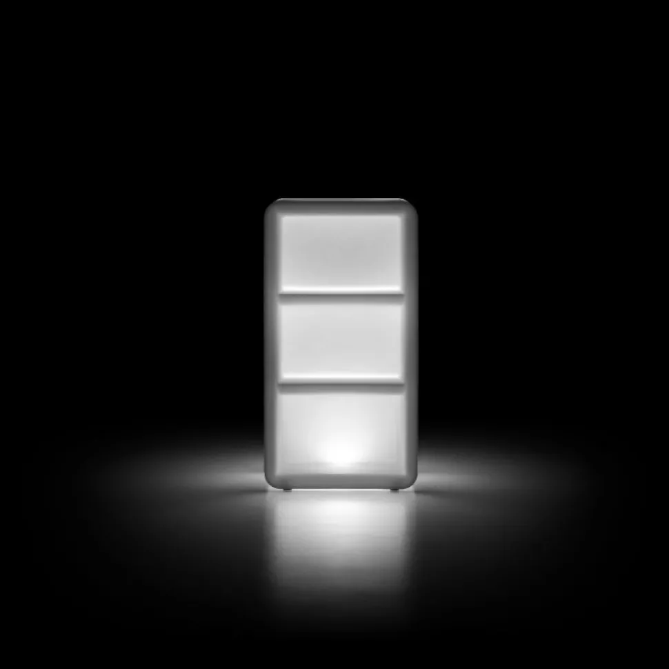 Espositore Di Bottiglie In Polietilene, Con Piedini Regolabili, Ma Accessoriabile Di Kit Ruote.