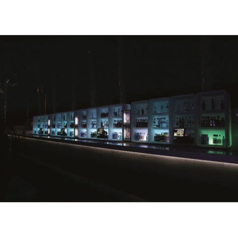 Espositore Di Bottiglie In Polietilene, Con Piedini Regolabili, Ma Accessoriabile Di Kit Ruote.