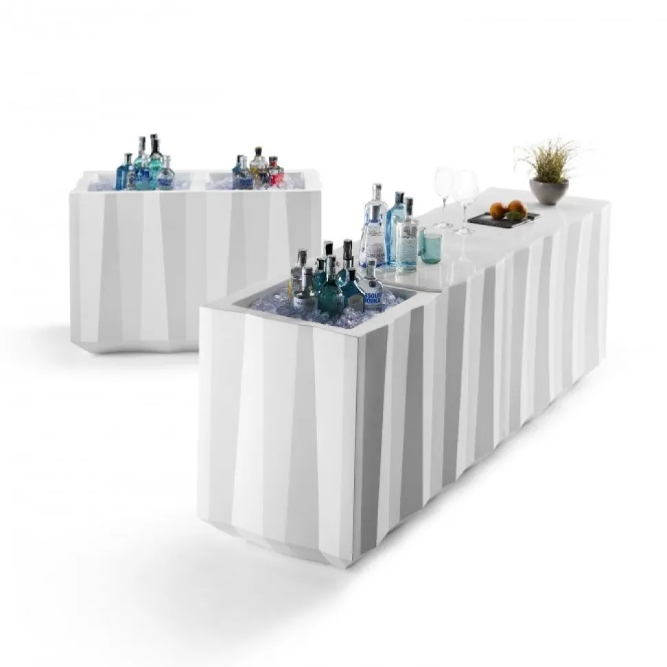 Ghiacciaia Per Bottiglie Realizzata In Polietilene Per Outdoor. Made In Italy.