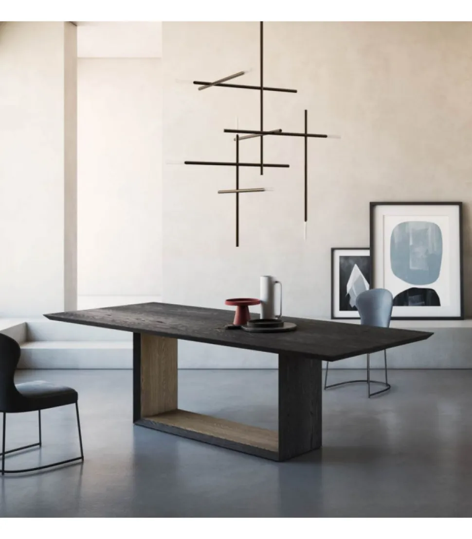 Il Basamento Del Tavolo Eclipse E Realizzato Con Cura Artigianale Utilizzando Legno Impiallacciato E Bisellato.