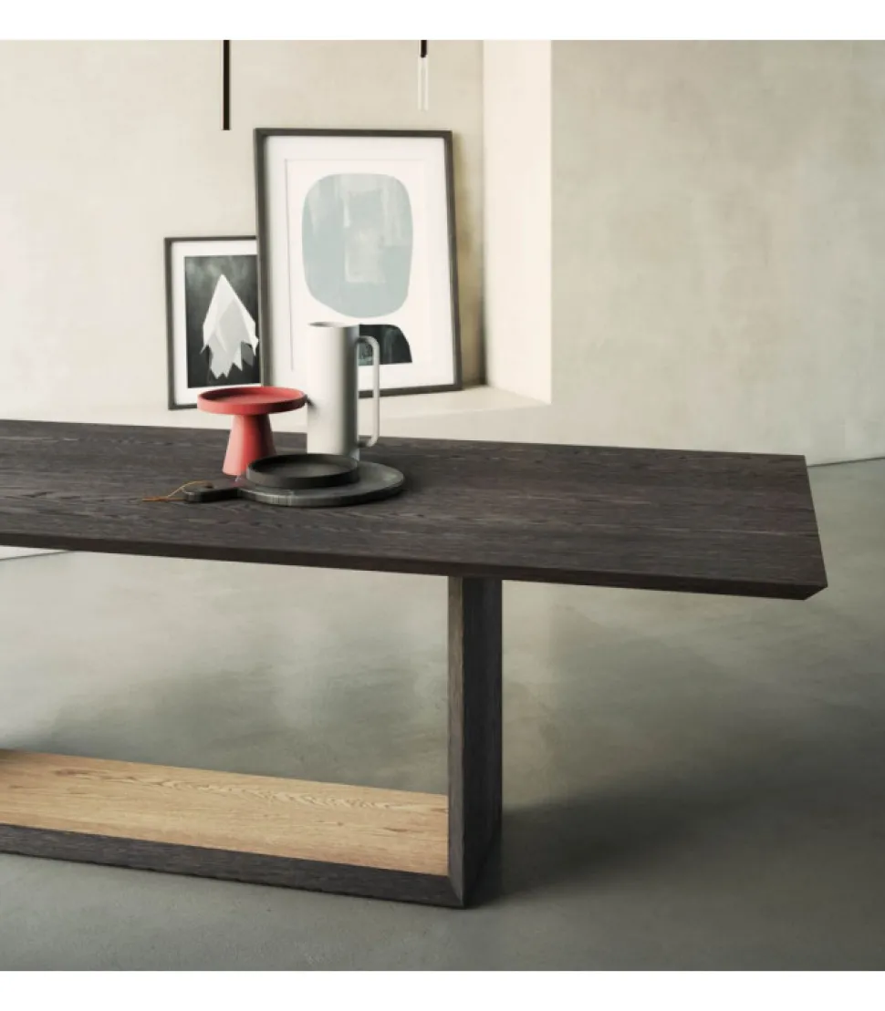 Il Basamento Del Tavolo Eclipse E Realizzato Con Cura Artigianale Utilizzando Legno Impiallacciato E Bisellato.