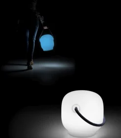 Lampada A Led, Roaming Di Plust, In Polietilene Per L'Outdoor.