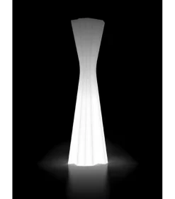 Lampada Con Luce A Led Per Outdoor, Realizzata Interamente In Italia In Polietilene.