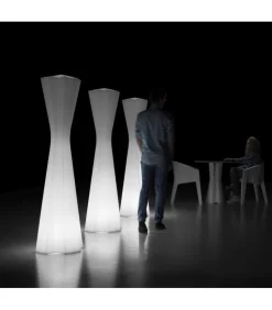 Lampada Con Luce A Led Per Outdoor, Realizzata Interamente In Italia In Polietilene.