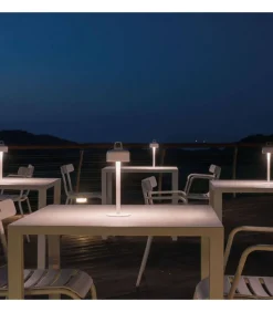 Lampada Da Tavolo Per L'Outdoor, Made In Italy.