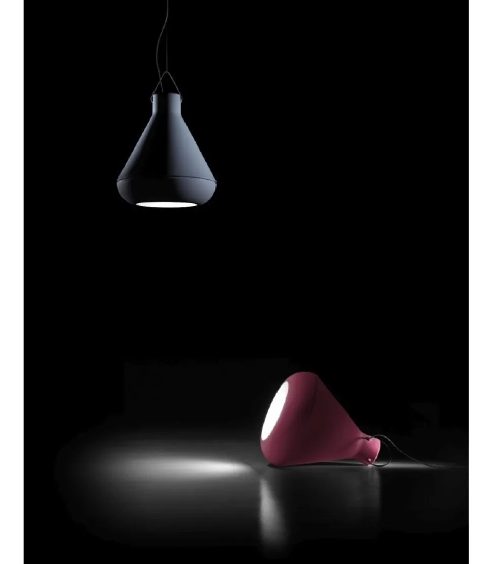 Lampada In Polietilene, Realizzata Interamente In Italia, Per Indoor E Outdoor.