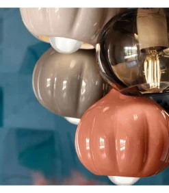 Lampada Sospensione Composta Da 6 Pendenti, Con Paralume In Ceramica Smaltata.