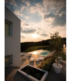 Lettino Prendisole Gumball, Realizzato In Italia Da Plust, In Polietilene Per Outdoor.