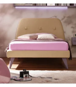 Letto Comfort, Con Testata Cake Plus, E Imbottito E Rivestito. Realizzato In Italia Da Moretti Compact.