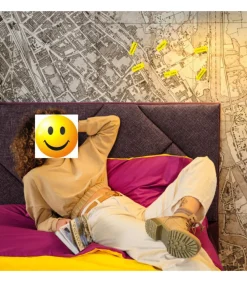 Letto Comfort Con Testata Cross, Imbottito E Rivestito, Interamente Realizzato In Italia Da Moretti Compact.