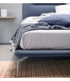 Letto Male, E Imbottito E Rivestito.