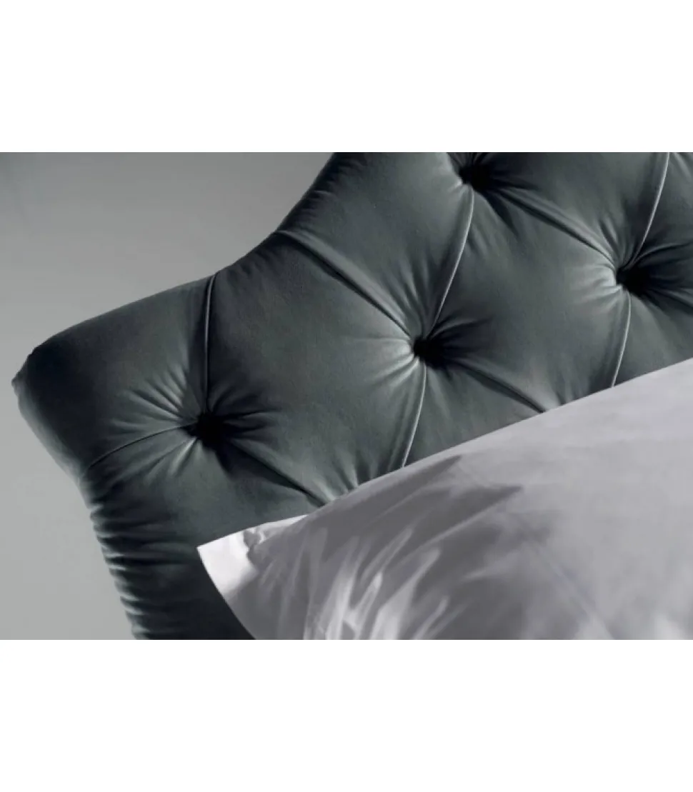 Letto Queen Con Contenitore Testiera Capitonne Con Imbottitura Generose