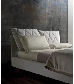 Letto Soft Con Doppi Cuscini Trapuntati Con Elegante Disegno A Rombi