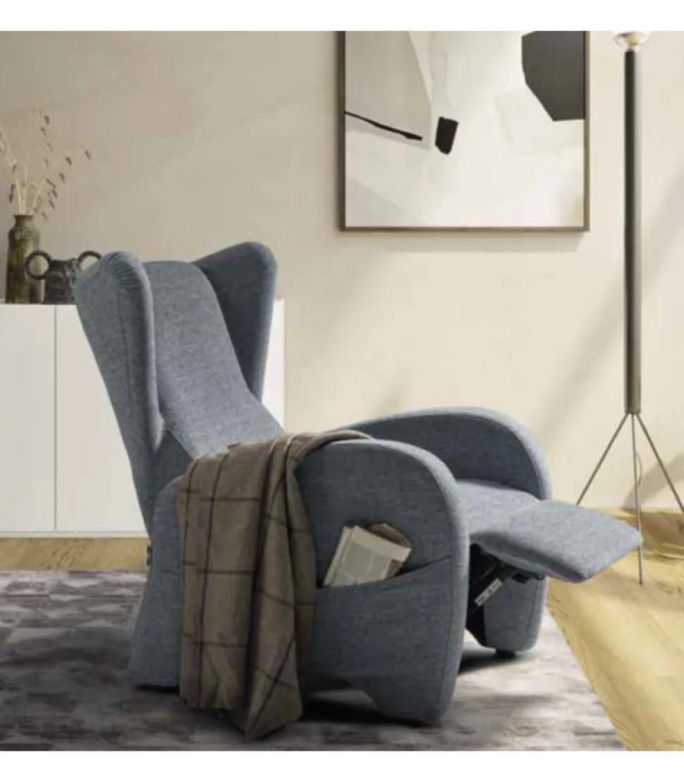 Minnie, La Poltrona Relax Disponibile In Tessuto E Pelle Di Alta Qualita, Per Il Tuo Benessere Quotidiano.