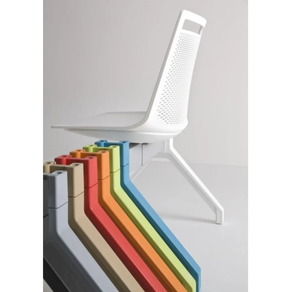 Panca Attesa Akami Pg Gambe In Metallo E Seduta Confortevole