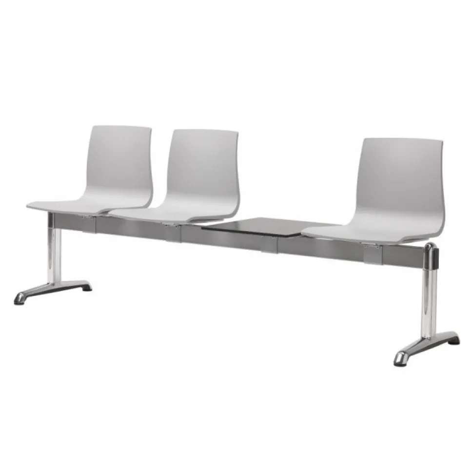 Panca D'Attesa Alice Di Scab, Disponibile In Tre Diverse Dimensioni E Con Le Sedute In Tre Diversi Colori.