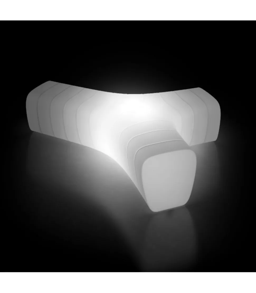 Panca Jetlag Di Plust, Realizzata Interamente In Italia In Polietilene Per L'Outdoor.