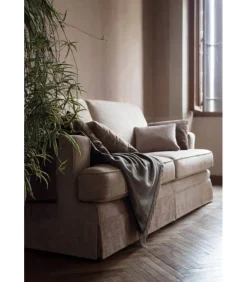 Petra, Divano Dallo Stile Senza Tempo Dalle Linee Pulite E Dritte