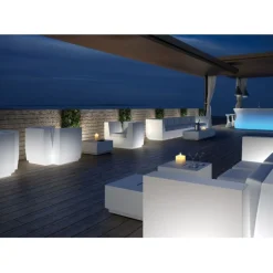 Poltrona Ad Angolo Big Cut Di Plust, Realizzata In Polietilene Con Seduta Imbottita E Rivestita.