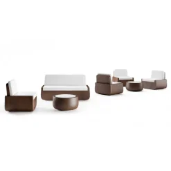 Poltrona Bold Di Plust, Struttura In Polietilene, Seduta E Schienale Imbottiti E Rivestiti.