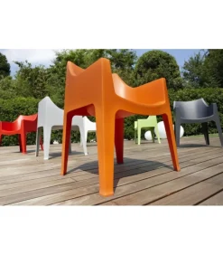 Poltrona Da Giardino Coccolona Di Scab, Realizzata In Italia In Tecnopolimero, Disponibile Anche Ignifuga.