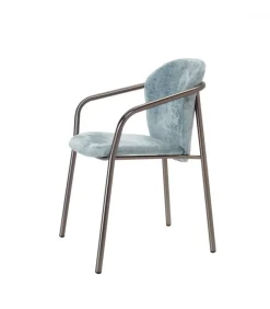 Poltrona Finn 2892 Di Scab, Imbottita Con Struttura In Tubo Di Acciaio Verniciato.