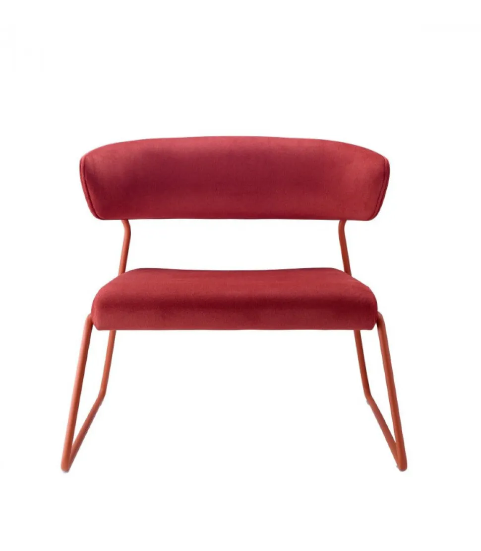 Poltrona Lisa Di Scab, Progetta E Realizzata Interamente In Italia, Con Materiali Prodotti In Italia.