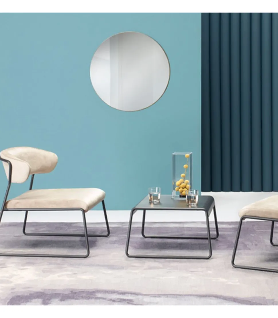 Poltrona Lisa Di Scab, Progetta E Realizzata Interamente In Italia, Con Materiali Prodotti In Italia.