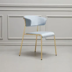 Poltroncina Lisa Di Scab, Progettata E Realizzata In Italia, Con Seduta Imbottita E Rivestita, Gambe In Acciaio.