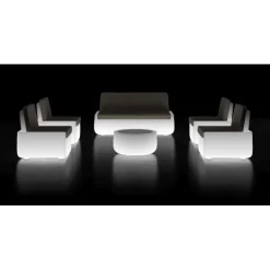 Realizzato In Polietilene Con Piano In Hpl, Ottimo Per L'Uso Outdoor, Certificato Catas.