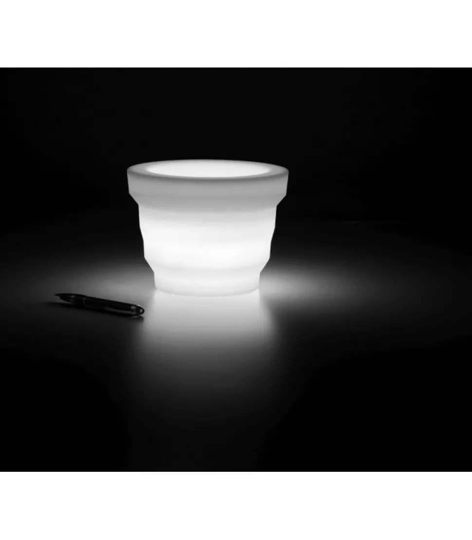 Rebelot Family, Vasi In Polietilene Di Plust, Progettati E Realizzati In Italia.