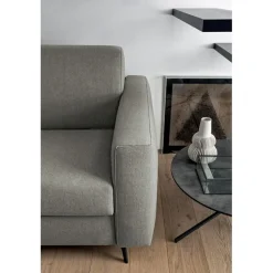 Regis, Divano Letto Contemporaneo Con Piedini Alti In Metallo