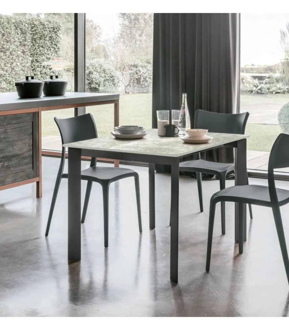 Saturno 110, Tavolo Allungabile Con Struttura In Metallo Verniciato.