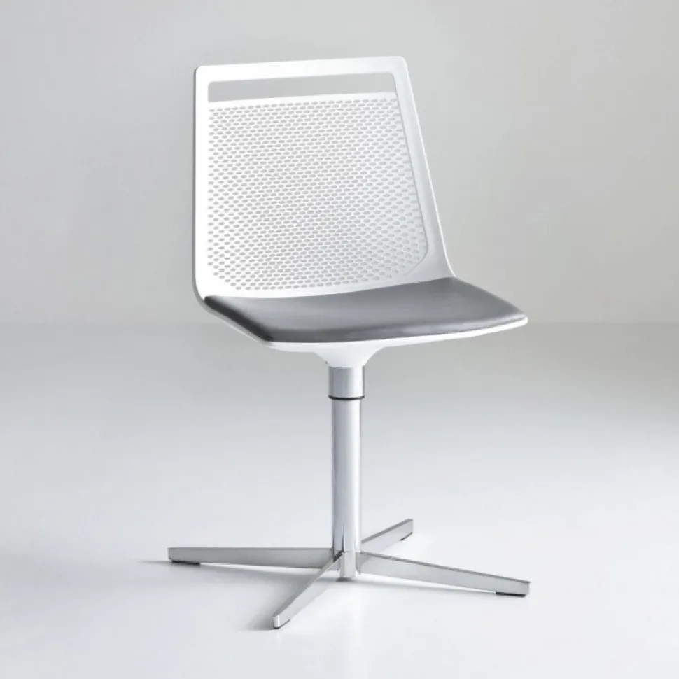 Sedia Akami Girevole Sofisticata Ed Assolutamente Confortevole