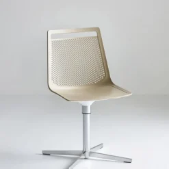 Sedia Akami Girevole Sofisticata Ed Assolutamente Confortevole