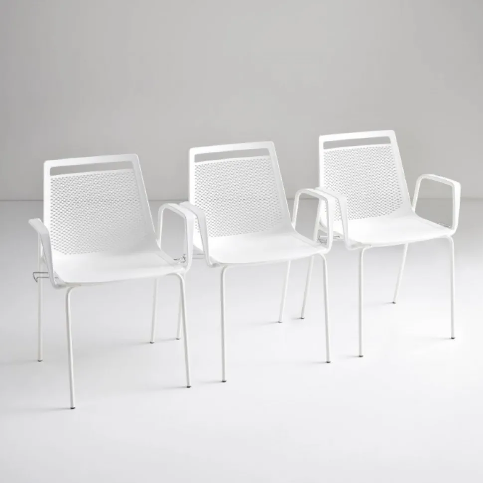 Sedia Akami Tb Sofisticata Ed Assolutamente Confortevole Grazie Ai Comodissimi Braccioli