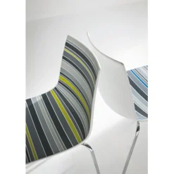 Sedia Colorfive Na Gioco Di Colori Brillanti E Pastello