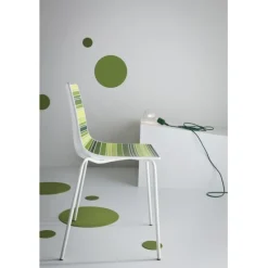 Sedia Colorfive Na Gioco Di Colori Brillanti E Pastello