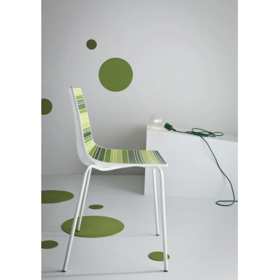 Sedia Colorfive Na Gioco Di Colori Brillanti E Pastello