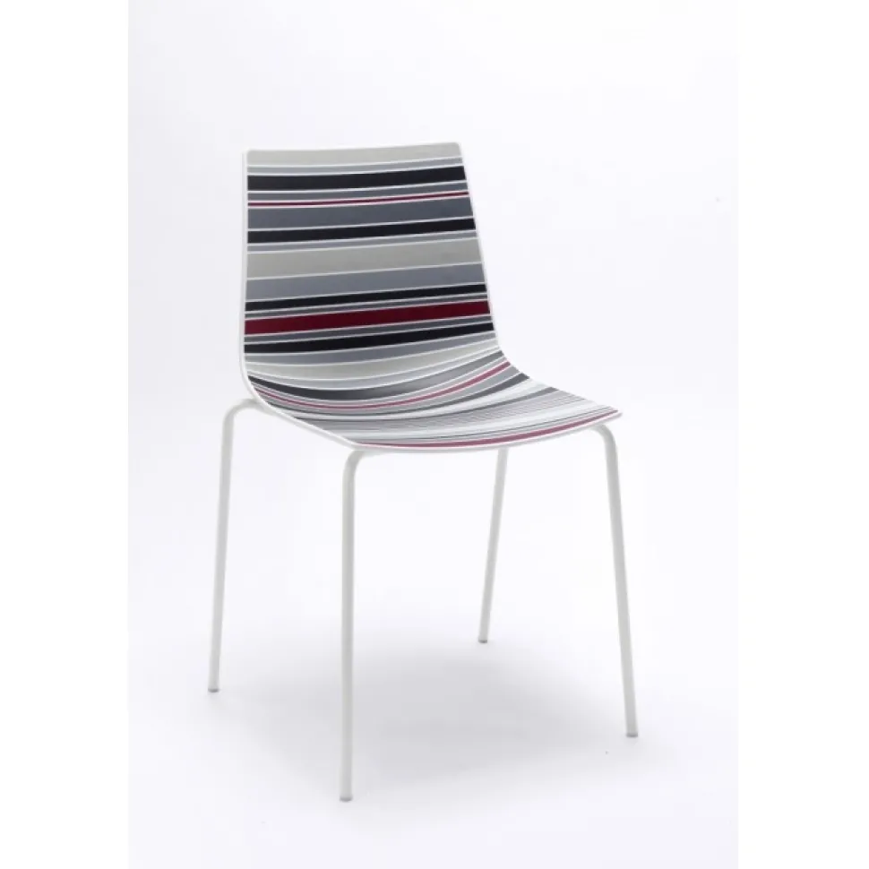 Sedia Colorfive Na Gioco Di Colori Brillanti E Pastello